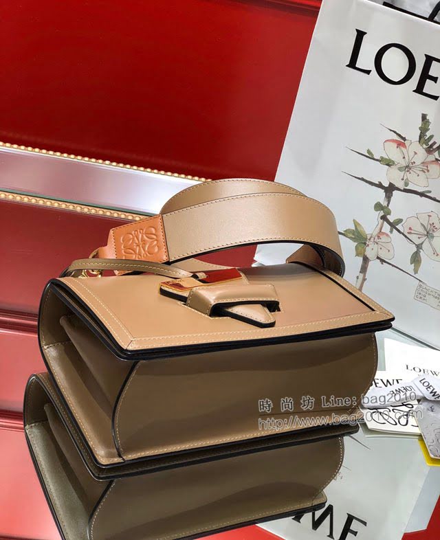 LOEWE新款包包 羅意威Barcelona雙肩帶三角包 羅意威小挎包 10157  tcl1302